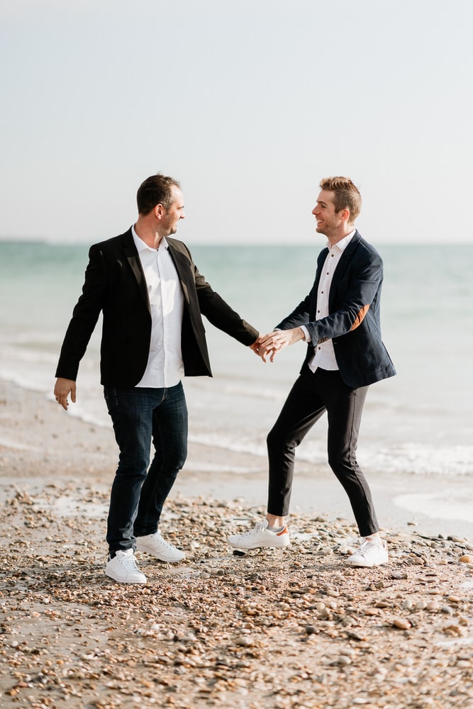 seance photo couple sur la plage de Villeneuve-lès-Maguelone